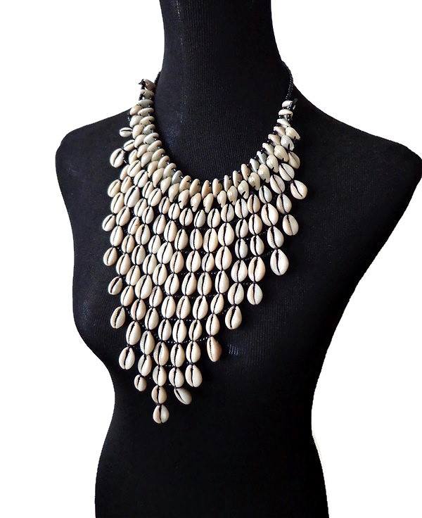 Shell 2025 bib necklace